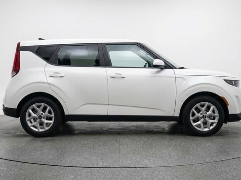 Used 2025 Kia Soul LX w/ LX Technology Package image 11