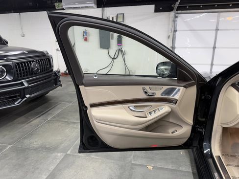 Used 2019 Mercedes-Benz S 560 Sedan image 21