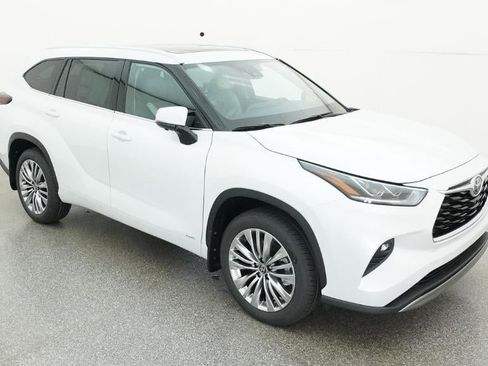New 2026 Toyota Highlander Platinum AWD/4WD image 13