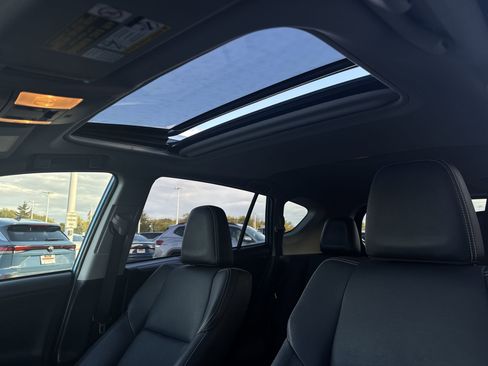 Used 2017 Toyota RAV4 Limited image 19