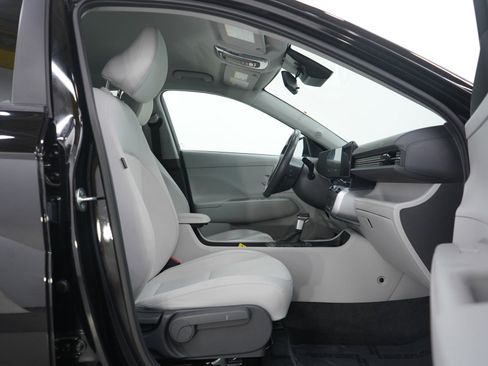 Used 2025 Hyundai Kona SEL image 11