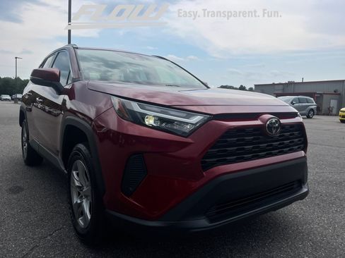 Used 2025 Toyota RAV4 XLE FWD image 26