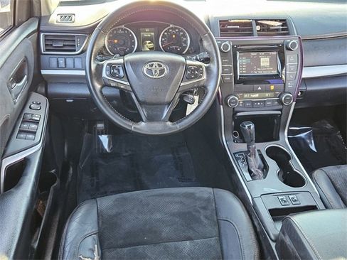 Used 2015 Toyota Camry XSE image 10