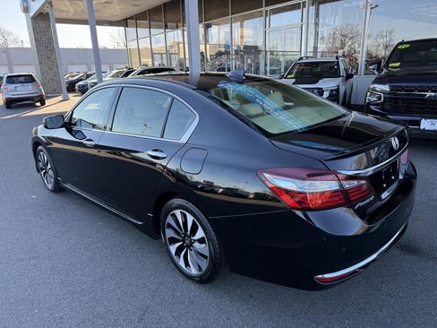 Used 2017 Honda Accord Touring image 3