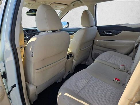 Used 2019 Nissan Rogue SV image 17