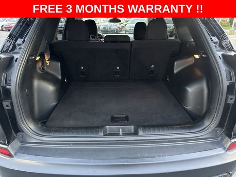 Used 2019 Jeep Cherokee Latitude w/ Popular Appearance Group AWD/4WD image 23