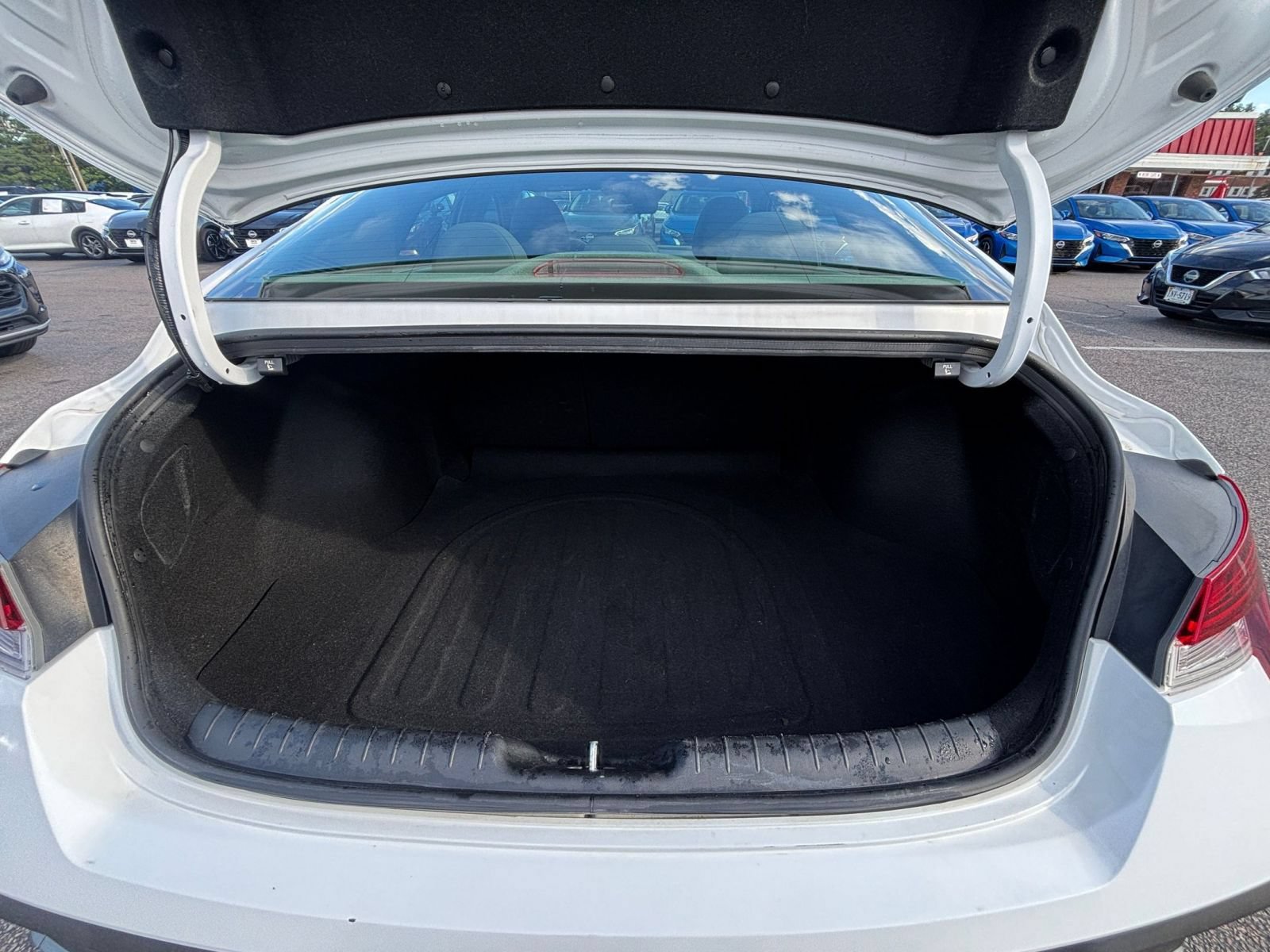 Used 2025 Hyundai Elantra SEL FWD image 32