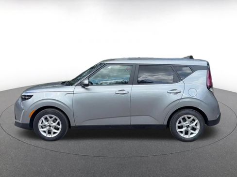 Used 2025 Kia Soul LX w/ LX Technology Package FWD image 8
