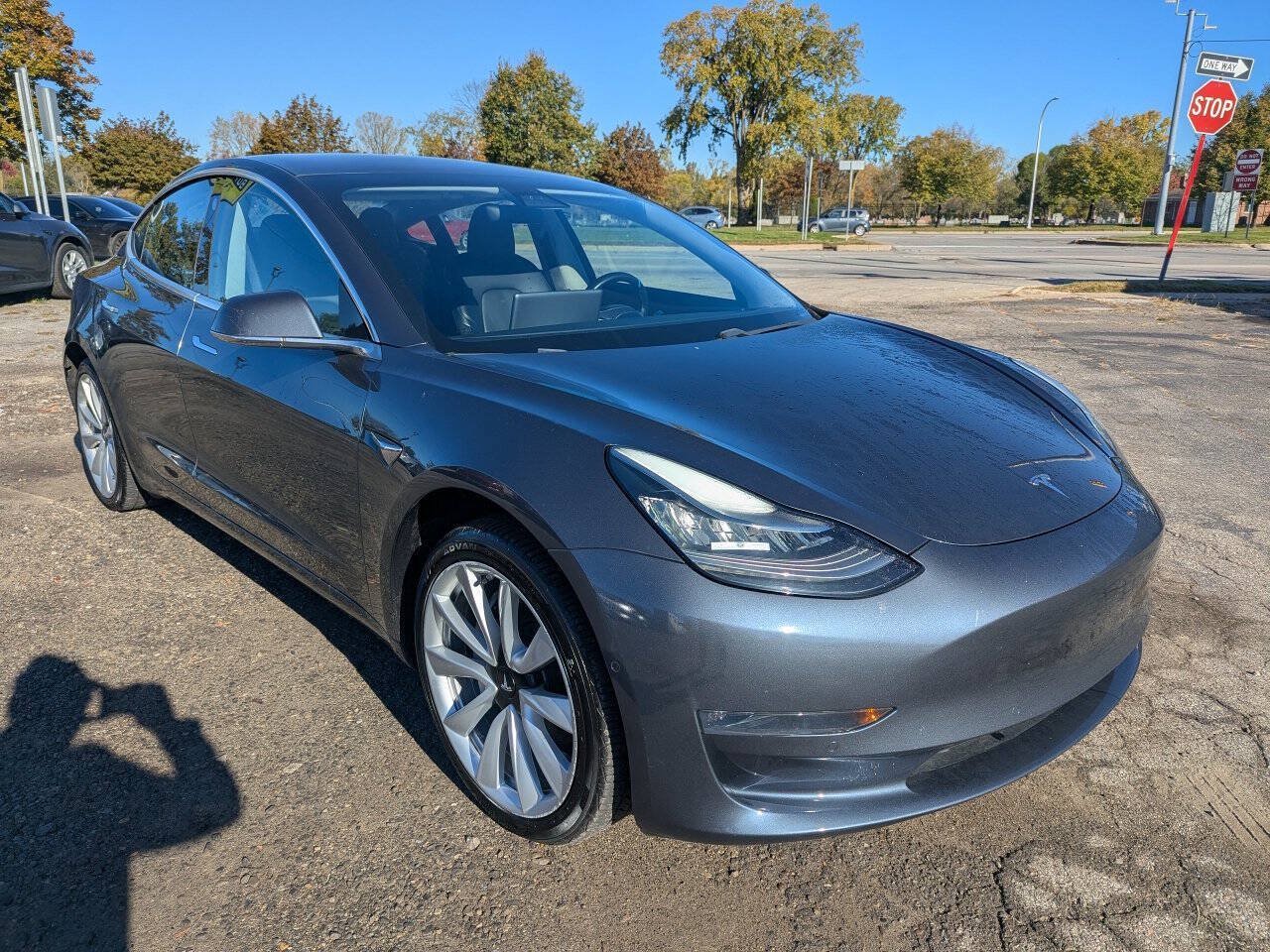 Used 2017 Tesla Model 3 Long Range RWD image 1