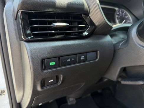 Used 2025 Nissan Sentra SV FWD image 14