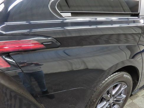 Used 2025 Toyota Sienna XSE image 27