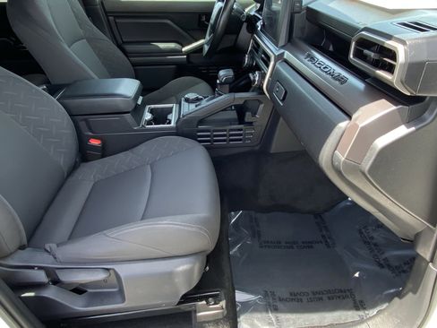 Certified 2024 Toyota Tacoma SR5 AWD/4WD image 11