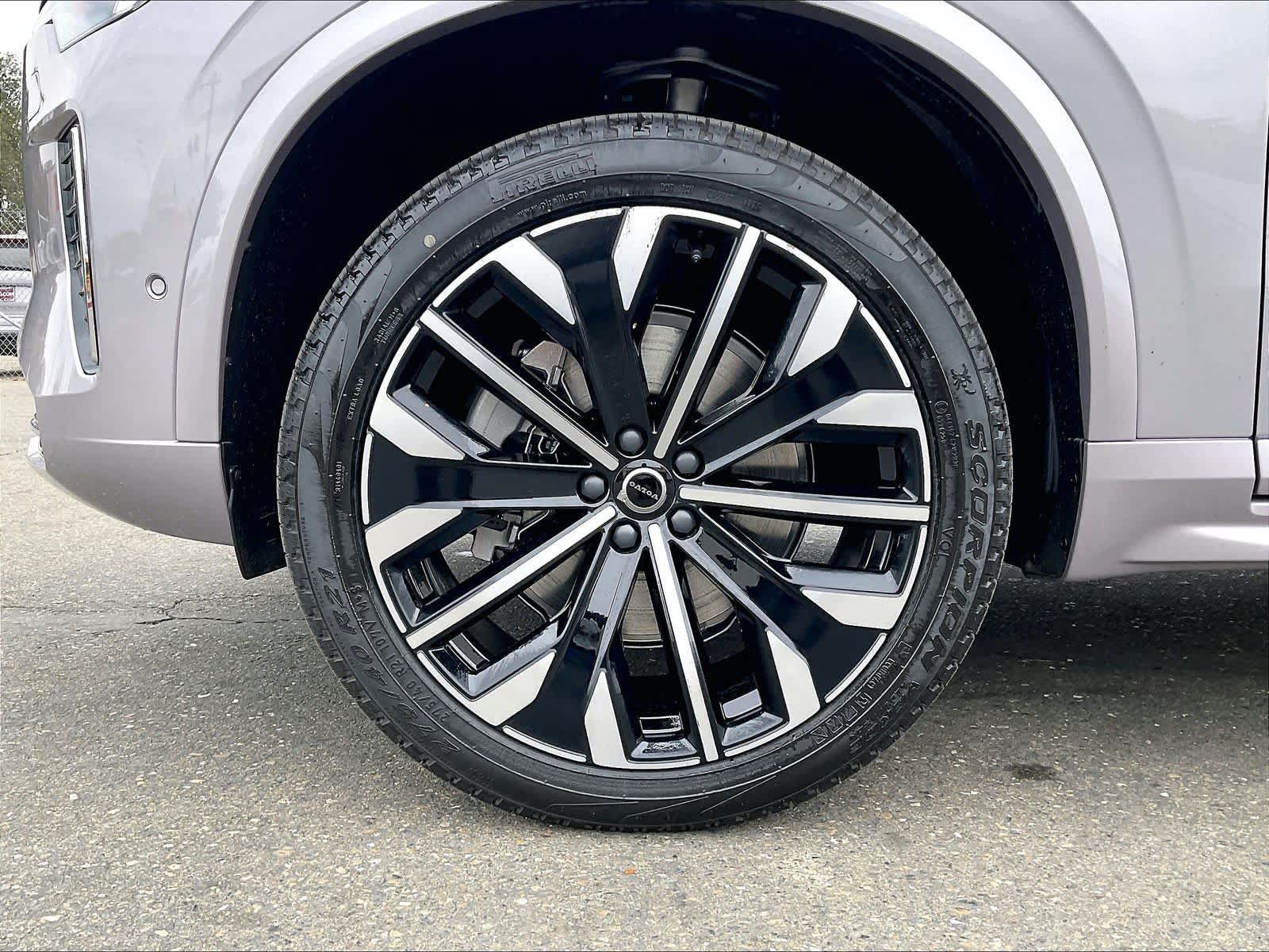 New 2027 Volvo XC90 B6 Plus AWD/4WD image 14