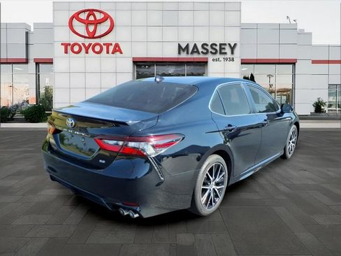 Used 2024 Toyota Camry SE image 3
