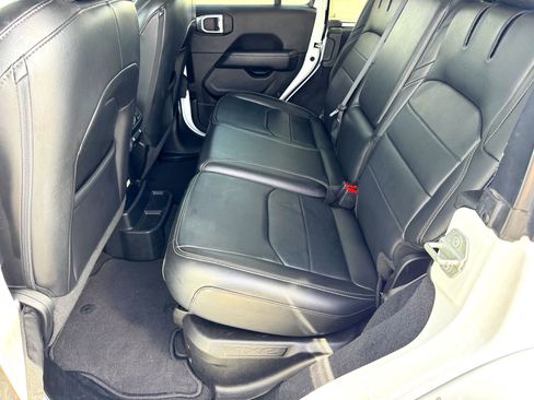 Used 2023 Jeep Wrangler Unlimited Sahara image 18