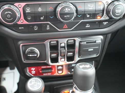 New 2025 Jeep Wrangler Unlimited Rubicon w/ Convenience Group AWD/4WD image 14