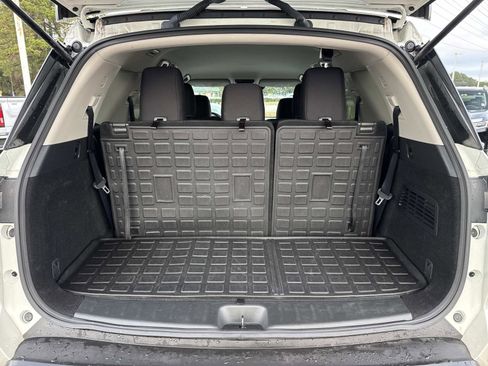 Used 2023 Nissan Pathfinder SV image 12