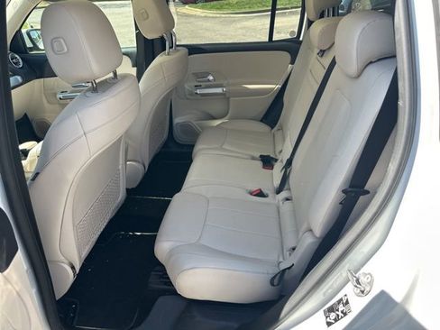 Used 2021 Mercedes-Benz GLB 250 4MATIC image 9