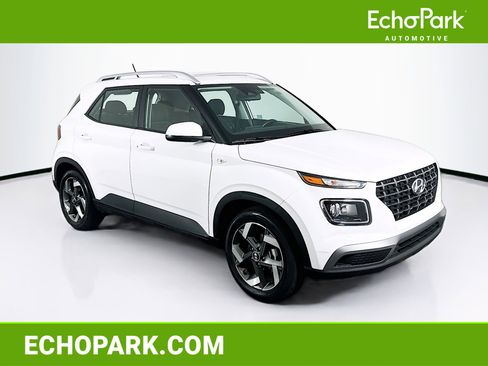 Used 2025 Hyundai Venue SEL FWD image 1