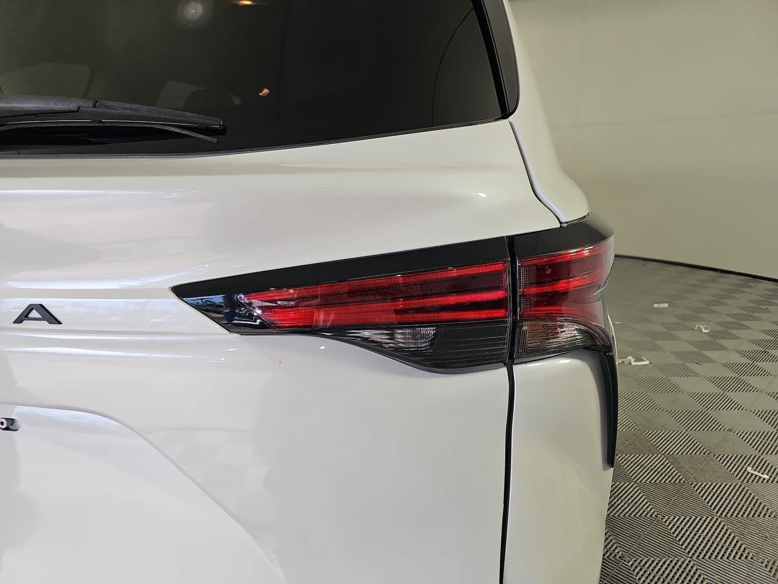 Used 2022 Toyota Sienna XLE FWD image 29