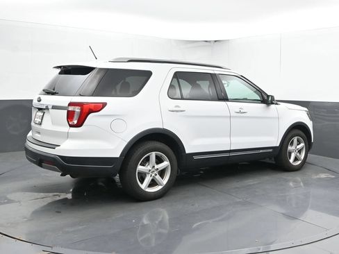 Used 2019 Ford Explorer XLT w/ Equipment Group 201A FWD image 3