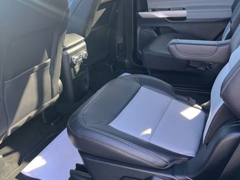 Used 2022 Ford Explorer XLT w/ Equipment Group 202A image 29