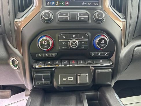Used 2021 Chevrolet Silverado 1500 High Country w/ Technology Package AWD/4WD image 6
