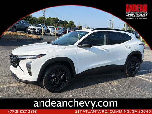 New 2026 Chevrolet Trax LT w/ Driver Confidence Package FWD image 1