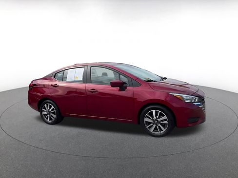 Used 2025 Nissan Versa SV image 2