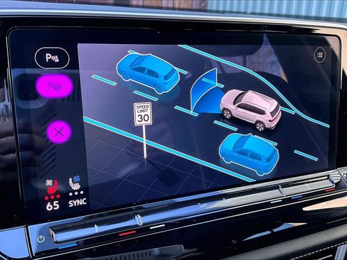 Used 2024 Volkswagen Atlas SEL Premium R-Line image 32