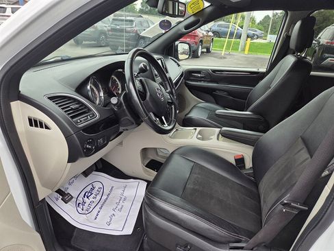 Used 2019 Dodge Grand Caravan SXT FWD image 10