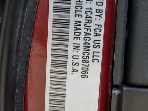 Used 2021 Jeep Grand Cherokee Laredo X image 39