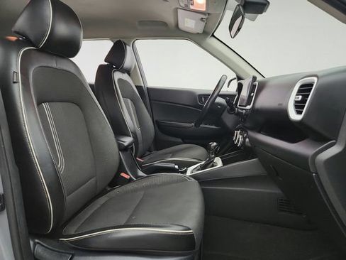 Used 2022 Hyundai Venue Limited FWD image 24