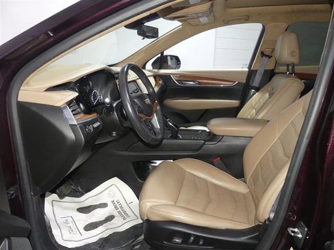 Used 2018 Cadillac XT5 Platinum w/ Driver Assist Package image 22