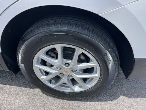 Used 2024 Chevrolet Equinox LT AWD/4WD image 11