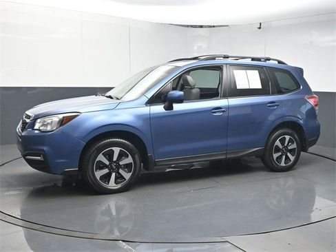 Used 2018 Subaru Forester 2.5i Premium w/ All-Weather Package image 4