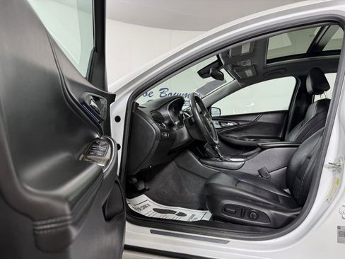 Used 2018 Chevrolet Malibu Premier w/ Premier Sun and Wheel Package image 12