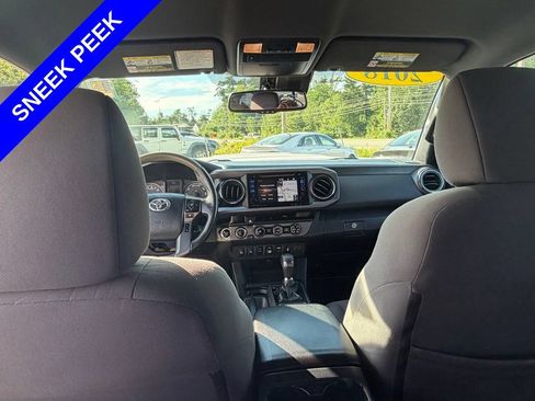 Used 2018 Toyota Tacoma TRD Sport w/ Technology Package AWD/4WD image 32