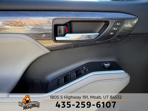 Used 2023 Toyota Highlander Limited image 15