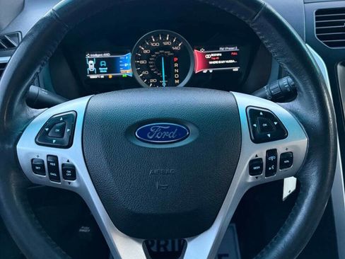 Used 2015 Ford Explorer XLT w/ Equipment Group 202A image 10