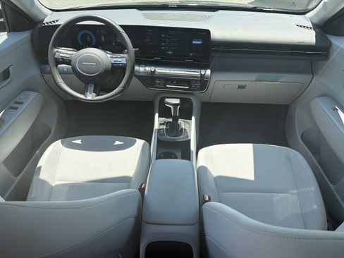 Used 2025 Hyundai Kona SEL AWD/4WD image 4