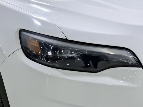 Used 2019 Jeep Cherokee Latitude w/ Popular Appearance Group image 10