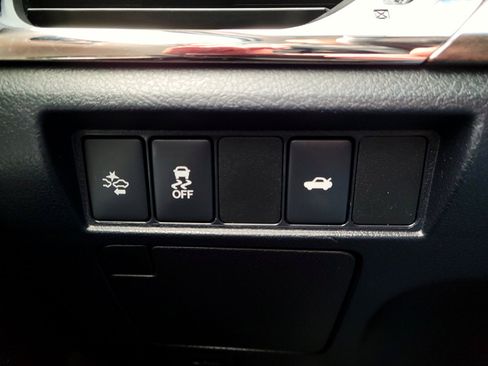 Used 2018 Toyota Avalon XLE image 16