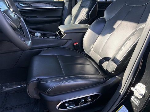 Used 2023 Jeep Grand Cherokee Overland w/ Luxury Tech Group IV image 13