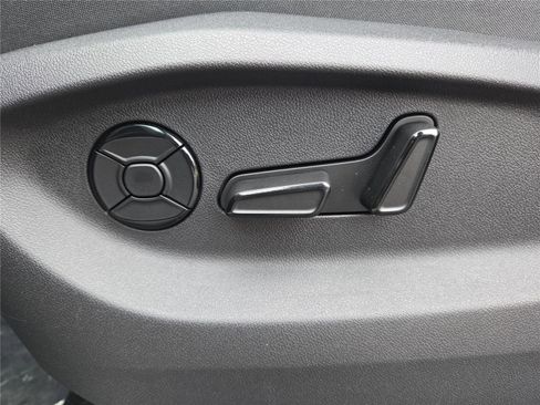 New 2026 Volkswagen Tiguan SE image 15