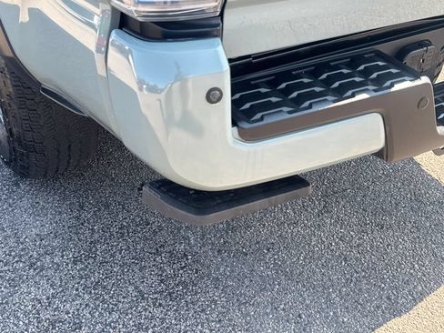 Used 2023 Toyota Tacoma TRD Off-Road w/ Technology Package AWD/4WD image 6