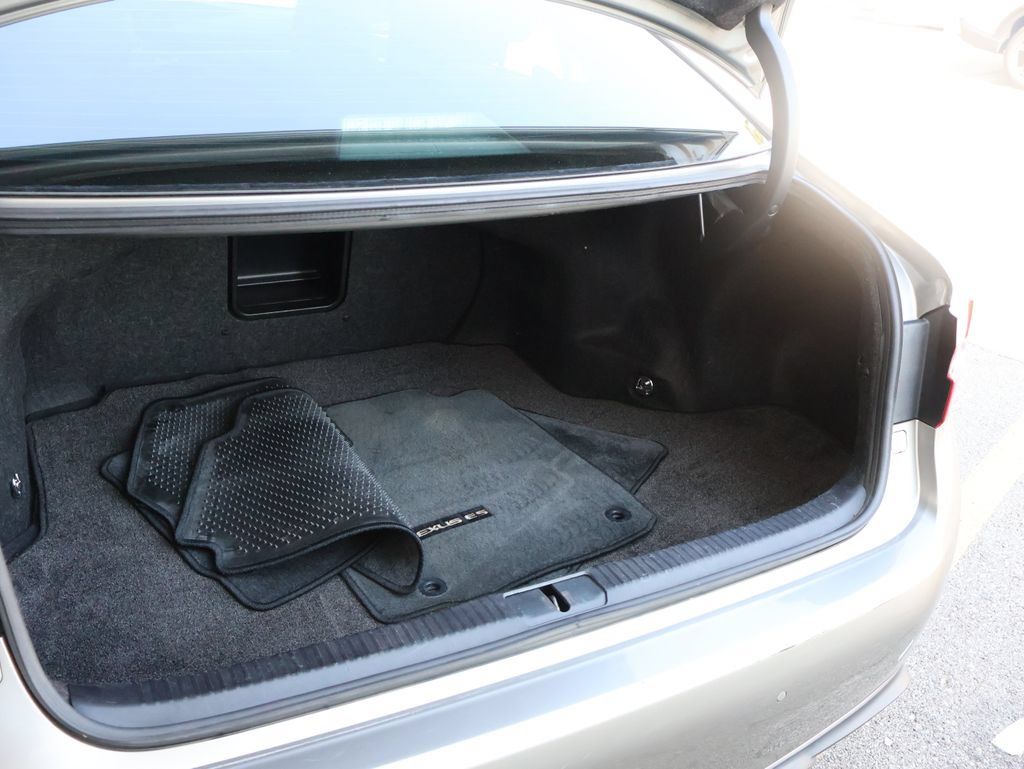 Used 2016 Lexus ES 350 w/ Premium Package w/Wood Trim FWD image 16