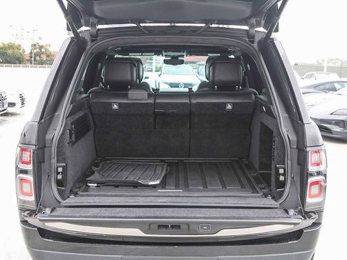Used 2021 Land Rover Range Rover SV Autobiography Dynamic image 32