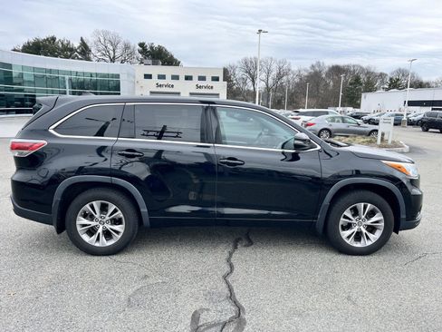 Used 2016 Toyota Highlander Plus image 2