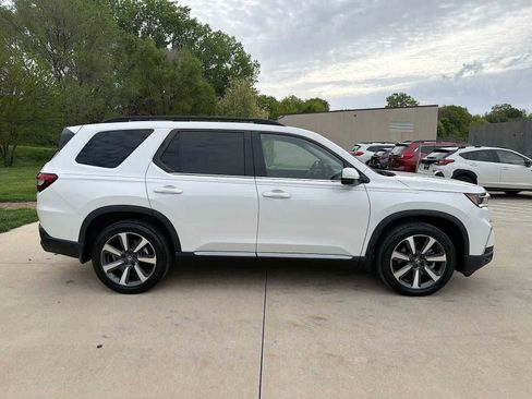 Used 2023 Honda Pilot Touring image 7